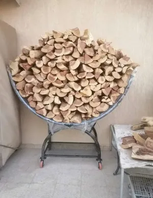 عمال تقطيع وتشليخ الحطب قص اشجار قص النخيل
