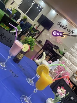 مطعم وكافية مميز للبيع مجهز بأحدث الديكورات بمساحة 350م . سبب البيع بداعي السفر