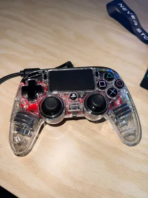 يد كنترولر تشتغل على ال ps4و ps5 بس تشغل العاب نسخة ps4  اليد في حالة نظيفة بس مستخدمة اسبوع