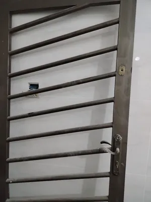 باب أمان حديد بحاله جديد كامل للبيع