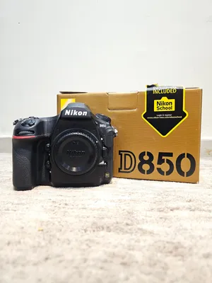 هيكل كاميرا Nikon D850 DSLR مع مقبض البطارية المتعدد Nikon MB-D18 - مستعمل