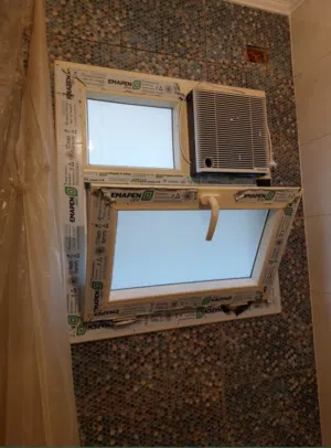 شبابيك و ابواب الومتال و UPVC لعزل كامل و راحة بال
