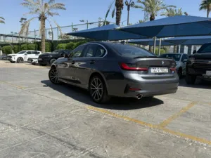 موديل 2022 BMW 330e بدون صبغ