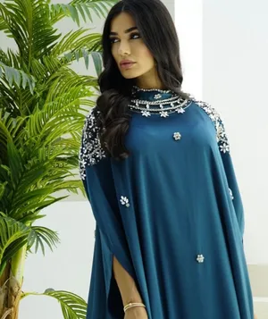 مطلوب مستثمر للمشاركة فى براند ملابس نسائيه فساتين ودراعات وعبي البراند مرخص من اقتصاديه دبي