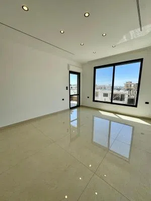 شقة طابقية فاخرة للبيع في مرج الحمام