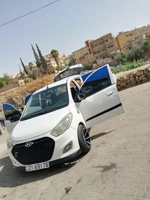 سيارة هيونداي i10 موديل 2015 نظيفة مع أنوار زينون ونسخة رياضية للبيع