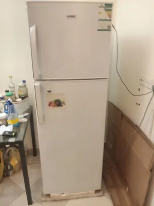 ثلاجه شبه جديده استخدام سنه