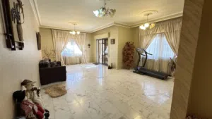 شقة ديلوكس مجددة بالكامل طابق أول 165م في أرقى مناطق الدوار السابع / ref 9865