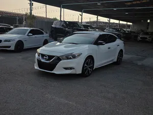 Nissan maxima... Model 2018...American specs... Super clean