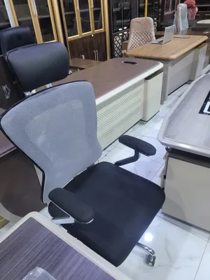 كراسي مكتب مريحة وقوية .