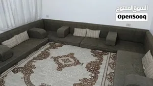 مجلس عربي مكون من اربع فرشات مع اربع مساند وخمس ركايات وست مخدات مع سجادة فقط 200 دينار