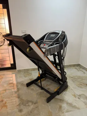 جهاز جري كهربائي متكامل World Fitness محرك 3 حصان بحالة ممتازة (مع جهاز مساج)
