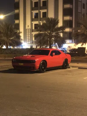 دودج تشالنجر SXT 2015 أحمر مستعملة بمواصفات أمريكية مع دخول بدون مفتاح