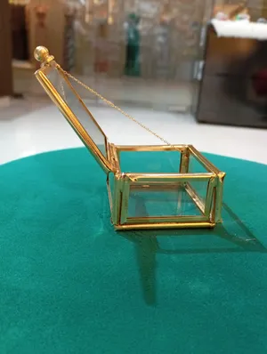 صناديق زجاجية