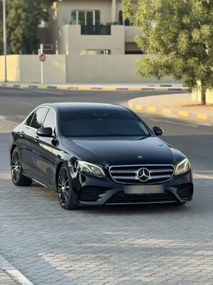 Mercedes E300 AMG 2019 اول مالك من الوكالة بحالة الوكالة تشييكات وسيرفس وكالة