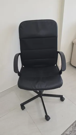black desk chair excellent condition