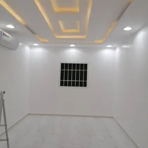 معلم دهانات وديكورات وتشطيب داخلي وخارجي وجميع اعمال الدهانات والديكورات اسعار مناسبة