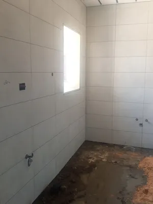 اسطي سيراميك وزليز وبرسلين بطرابلس وضواحيها خدمه ممتازة باحدث المعدات هزاز ومزان ليزر وفتاحه دورانات