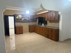 شقه سكنيه ارضيه مميزه للايجار لمدة ثلث اشهر فقط منطقه المدينه الرياضيه بالقرب من مستشفى السلط