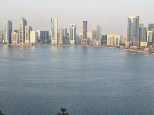 برج جديد اول ساكن 3 غرف وصاله 4حمامات اطلاله مفتوحه علي بحيره خالد بلكونه بالمطبخ مفتوحه ع البحيره