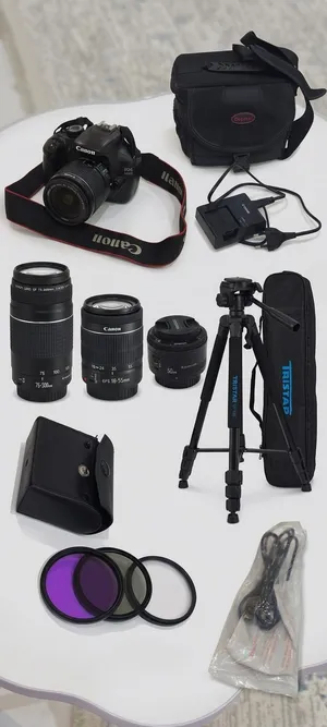 للبيع: باقة تصوير متكاملة بكاميرا Canon EOS 1100D مع 3 عدسات وكامل الملحقات