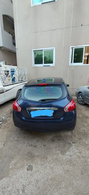 نيسان تيدا هاتشباك