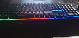 كيبورد ألعاب RGB للبيع – شبه جديد مع الكرتون الماركة: ZYG الموديل: ZYG-800 الحجم : كبير