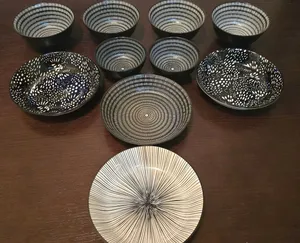 طقم سيراميك ياباني أسود وأبيض مودرن (10 قطع)