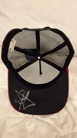 كاب موقع من جون سينا , Cap signed by john cena