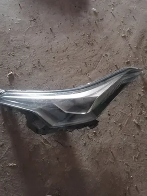 أضواء سيارات مستعملة بحالة جيدة للبيع