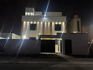 شقة واسعه للايجار في سوق الخوض للطلبة والموظفين العمانيين فقط اول ساكن مبنى جديد