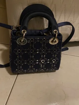 Beautiful handbag for 5 AED only