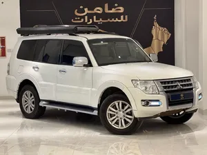 مستوبيشي باجيرو 2020 لون ابيض للبيع
