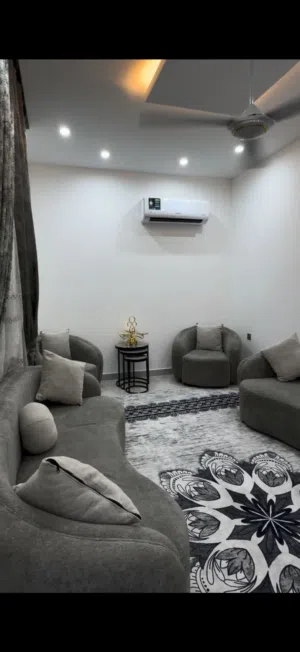 شقه للبيع في الكراده داخل   بناء حديث ومصعد ونضام سكيورتي مع الاثاث