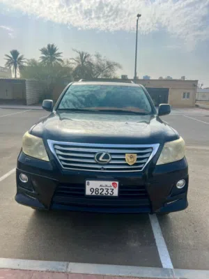لكزس LX570 موديل 2012 للبيع - نظيفة جدا - لقطة