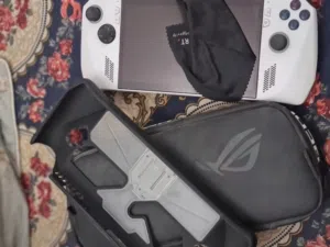 للبيع ASUS ROG Ally مع كامل ملحقاته وحقيبة الحماية الأصلية - شبه جديد