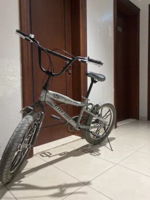 سيكل BMX استخدام نظيف  مقاس 20 مافي صدا