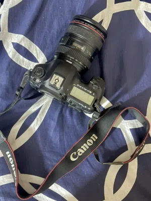BODY ONLY Canon 5D Mark 3 (mark III) with 2 batteries + charger
