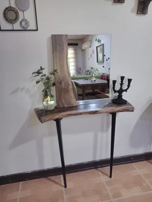 كونسول خشب جوز طبيعي مع مرآة – تصميم مميز وأنيق