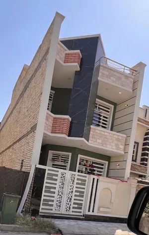 بيت مساحة 100 متر