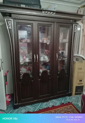 دولاب نيش مستعمل خشب زان حاله ممتازه بدون اي خدوش عموله