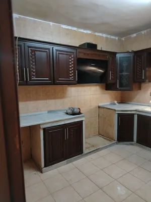 شقه للبيع في الزرقاء جبل طارق الرقم تحت بالوصف