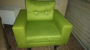 يوجد كنب جلوس عدد واحد بحاله ممتازة ونظيف سعر 10دينار 4saell 10bd