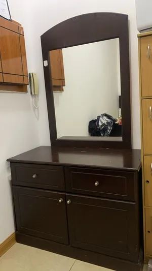 Dressing table with glass urgent sale 8 bd