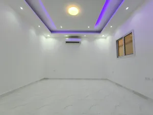 شقه غرفتين وصاله مدخل خاص مع حوش اول ساكن في مدينه الرياض