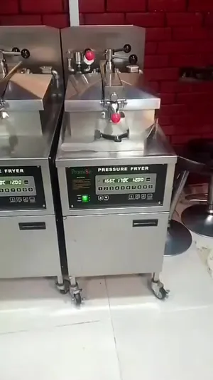 للبيع عدد2 ماكينه بروست بحاله ممتازه