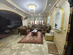 شقة 285 متر تشطيب راقي ناصية بحري ببرج اسانسير