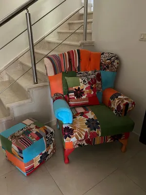 كرسي ديكور Patchwork مع بف مطابق – بحالة ممتاز