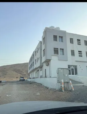 للبيع مبنى صناعي ف الرسيل مؤجر لشركه نفطيه ممتاز من يبحث عن مبنى ممكن الشرءا عن طريق التمويل فرصه