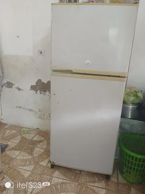 ثلاجه شارب للبيع بحاله جيده